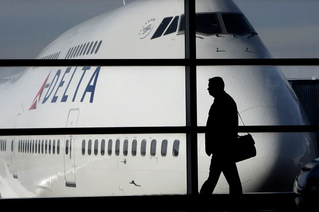 Delta Airlines Flight Cancellations Leave Passengers Stranded
